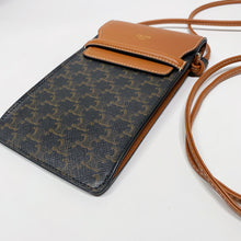 画像をギャラリービューアに読み込む, No.4508-Celine Triomphe Phone Bag
