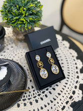 Load image into Gallery viewer, No.04557-Chanel Gold Drop Crystal Earrings

