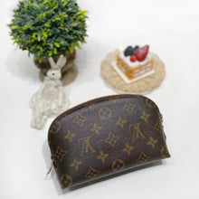 Charger l&#39;image dans la galerie, No.4387-Louis Vuitton Cosmetic Pouch PM
