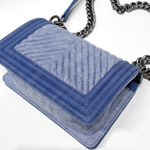 画像をギャラリービューアに読み込む, No.4518-Chanel Denim Small Boy 20cm
