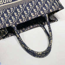 画像をギャラリービューアに読み込む, No.4338-Dior Medium Oblique Embroidery Book Tote
