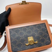 画像をギャラリービューアに読み込む, No.4509- Celine Teen Triomphe Bag
