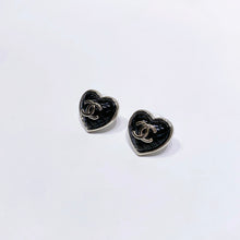 Charger l&#39;image dans la galerie, No.4265-Chanel Metal &amp; Pearl Crystal Heart Earrings
