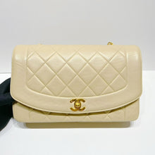 將圖片載入圖庫檢視器 No.001694-Chanel Vintage Lambskin Diana Bag 25cm
