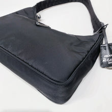 이미지를 갤러리 뷰어에 로드 , No.4507-Prada Re-Edition 2000 Nylon Mini Bag

