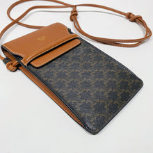 画像をギャラリービューアに読み込む, No.4508-Celine Triomphe Phone Bag
