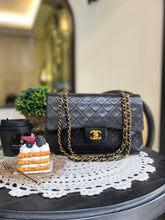 Load image into Gallery viewer, No.04560-Chanel Vintage Lambskin Classic Flap 25cm
