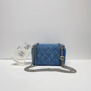 No.4421-Chanel Denim Sweet Heart Vanity With Chain (Unused / 未使用品)