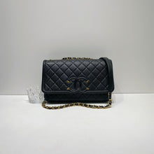 이미지를 갤러리 뷰어에 로드 , No.4312-Chanel Large CC Filigree Flap Bag
