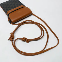 画像をギャラリービューアに読み込む, No.4508-Celine Triomphe Phone Bag
