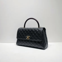 将图片加载到图库查看器，Chanel Medium Caviar Coco Handle
