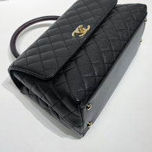 將圖片載入圖庫檢視器 Chanel Medium Caviar Coco Handle
