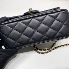 Load image into Gallery viewer, No.04559-Chanel Mini Rectangular Crytral Top Handle Flap Bag

