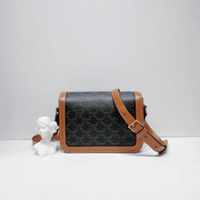 画像をギャラリービューアに読み込む, No.4509- Celine Teen Triomphe Bag
