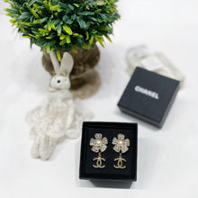 Load image into Gallery viewer, No.4467-Chanel Flower Coco Mark Earrings&nbsp; (Unused / 未使用品)
