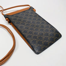 画像をギャラリービューアに読み込む, No.4508-Celine Triomphe Phone Bag
