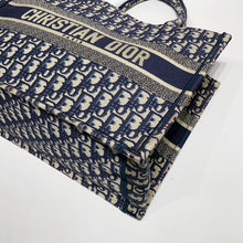 画像をギャラリービューアに読み込む, No.4338-Dior Medium Oblique Embroidery Book Tote
