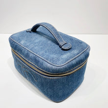 画像をギャラリービューアに読み込む, No.3651-Chanel Vintage Denim Large Vanity Case
