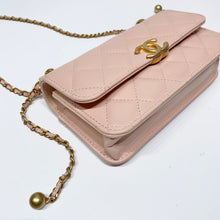 画像をギャラリービューアに読み込む, No.04558-Chanel Perfect Fit Small Flap Phone Holder With Chain
