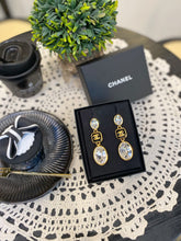 Load image into Gallery viewer, No.04557-Chanel Gold Drop Crystal Earrings
