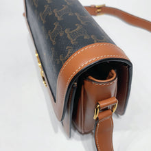 画像をギャラリービューアに読み込む, No.4509- Celine Teen Triomphe Bag
