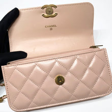 画像をギャラリービューアに読み込む, No.04558-Chanel Perfect Fit Small Flap Phone Holder With Chain
