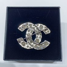 Load image into Gallery viewer, No.02251-Chanel Classic CC Crystal Brooch
