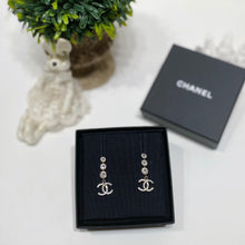 Load image into Gallery viewer, No.4245-Chanel Crystal &amp; Metal Coco Mark Earrings
