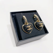 이미지를 갤러리 뷰어에 로드 , No.4164-Chanel Metal Pendant Heart Earrings
