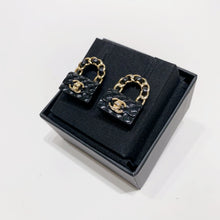 이미지를 갤러리 뷰어에 로드 , No.4167-Chanel Metal &amp; Crystal Classic Bag Earrings
