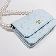 Load image into Gallery viewer, No.4524-Chanel Maxi Pearls Clutch With Chain (Unused / 未使用品)
