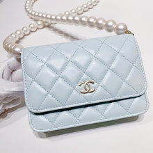 Load image into Gallery viewer, No.4524-Chanel Maxi Pearls Clutch With Chain (Unused / 未使用品)
