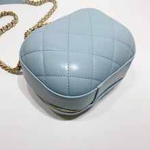 Load image into Gallery viewer, No.4169-Chanel Small Bubble Vanity Case&lt;span class=&quot;Apple-converted-space&quot;&gt;&nbsp;&lt;/span&gt;
