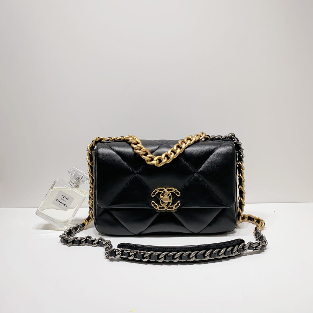 No.4171-Chanel 19 Small Handbag (Unused / 未使用品)