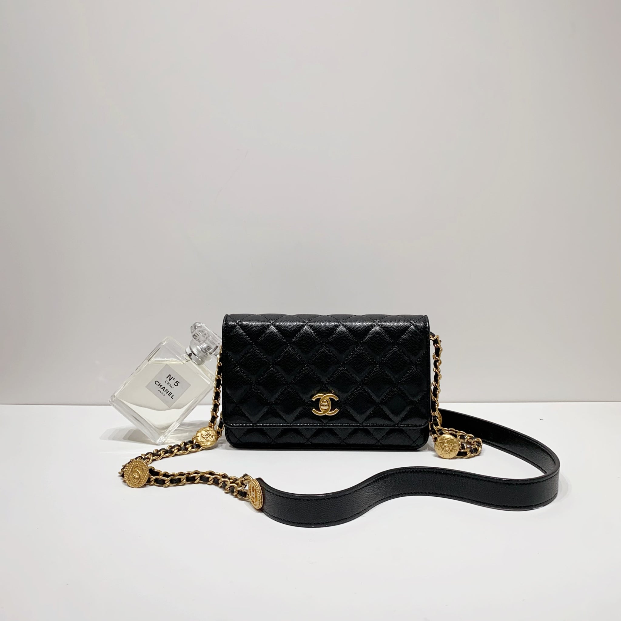 ❣️CHANEL♡海外限定シャンパンゴ―ルドミニポーチ❣️ ❣️CHANEL♡海外限定シャンパンゴ―ルドミニポーチ❣️