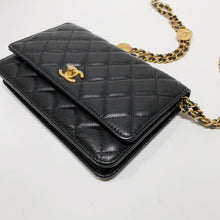 Load image into Gallery viewer, No.4172-Chanel Twist Your Button Wallet On Chain
