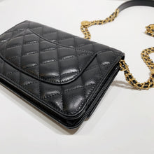 Load image into Gallery viewer, No.4172-Chanel Twist Your Button Wallet On Chain
