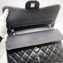 画像をギャラリービューアに読み込む, No.4191-Chanel Lambskin Classic Jumbo Double Flap Bag
