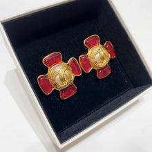 Load image into Gallery viewer, No.4189-Chanel Vintage Glass Stone Pearl Coco Mark Clip Earrings
