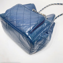 画像をギャラリービューアに読み込む, No.4200-Chanel Front Pocket Bucket Bag
