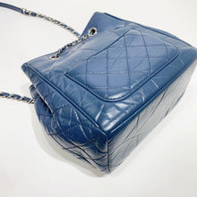 將圖片載入圖庫檢視器 No.4200-Chanel Front Pocket Bucket Bag
