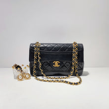 画像をギャラリービューアに読み込む, No.3893-Chanel Vintage Lambskin Flap Bag

