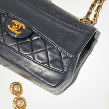 画像をギャラリービューアに読み込む, No.3893-Chanel Vintage Lambskin Flap Bag
