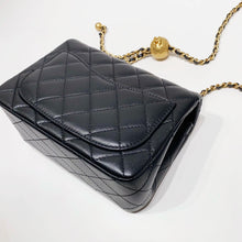 Charger l&#39;image dans la galerie, No.001650-1-Chanel Pearl Crush Square Mini Flap Bag (Brand New / 全新)
