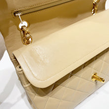將圖片載入圖庫檢視器 No.3159-Chanel Vintage Lambskin Classic Flap Bag 25cm

