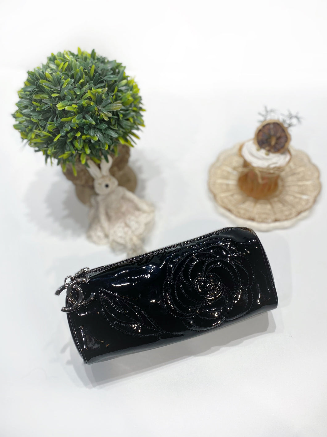 No.3984-Chanel Medium Tweed Petals Case
