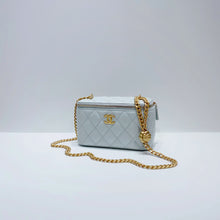 Load image into Gallery viewer, No.3919-Chanel Sweet Camellia Vanity With Chain (Brand New / 全新貨品)
