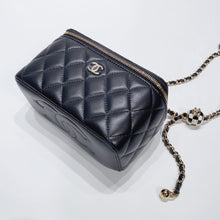 Load image into Gallery viewer, No.3878-Chanel Pearl Crush Vanity With Chain (Unused / 未使用品)
