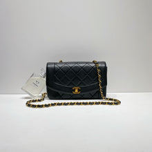 Load image into Gallery viewer, No.4295-Chanel Vintage Lambskin Diana Bag 22cm&nbsp;
