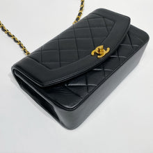 画像をギャラリービューアに読み込む, No.4295-Chanel Vintage Lambskin Diana Bag 22cm&nbsp;
